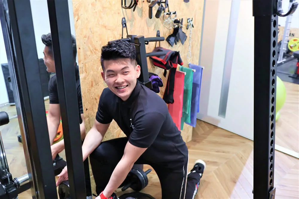 トレーナーによる指導の様子